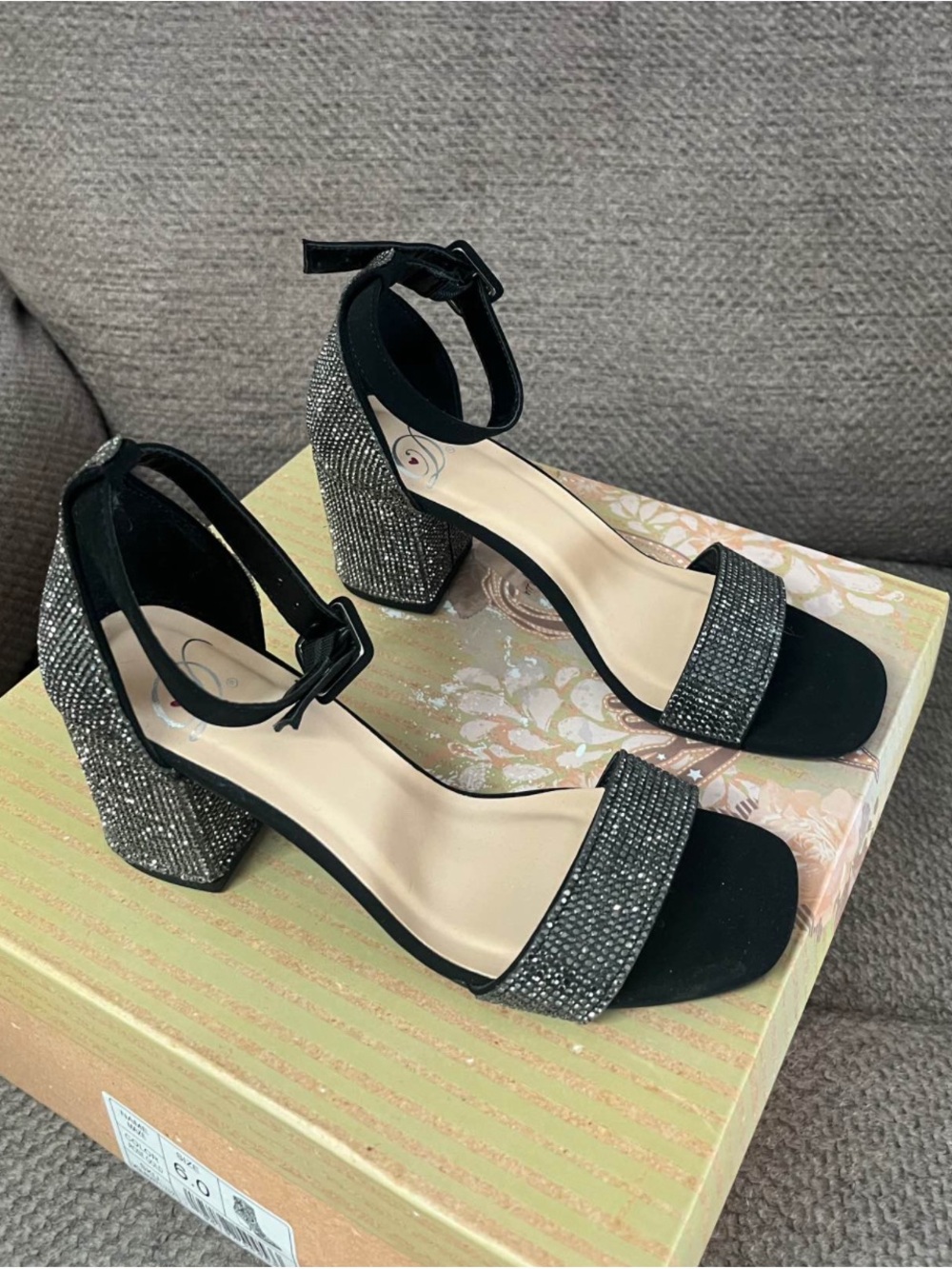 Delicious Brand Rhinestone low heels - Picture 3 of 7